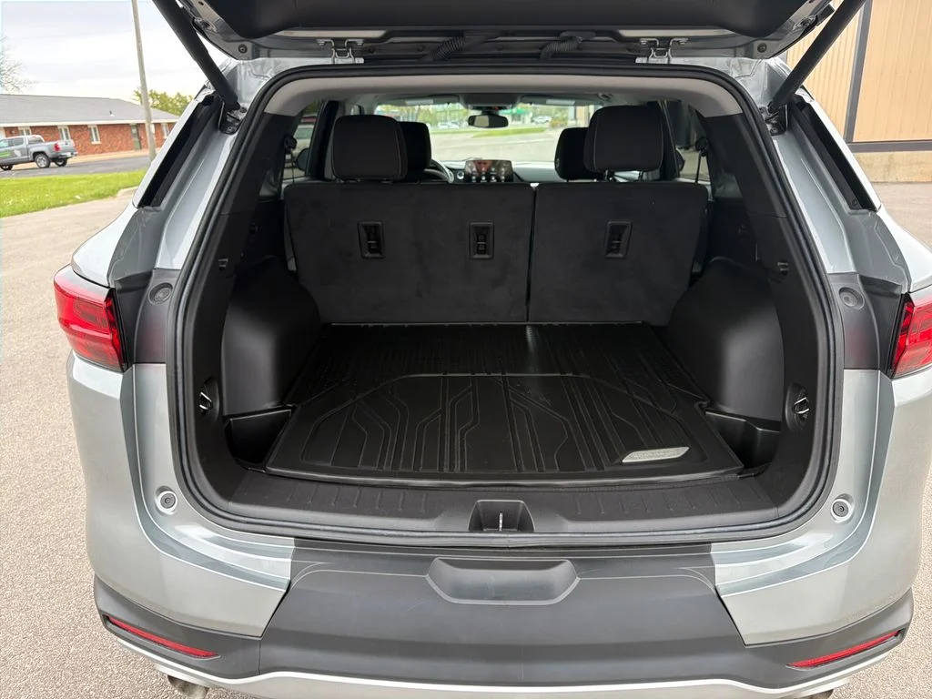 Used 2023 Gray Chevrolet LT image 21