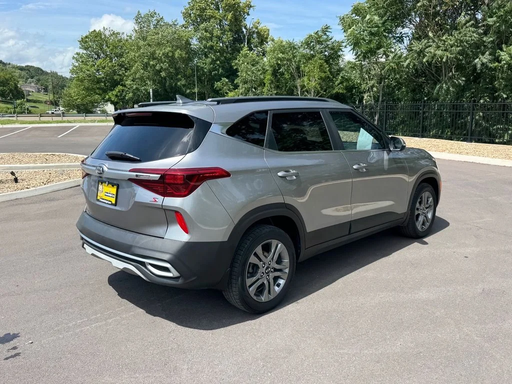 Used 2021 Gray Kia S image 3