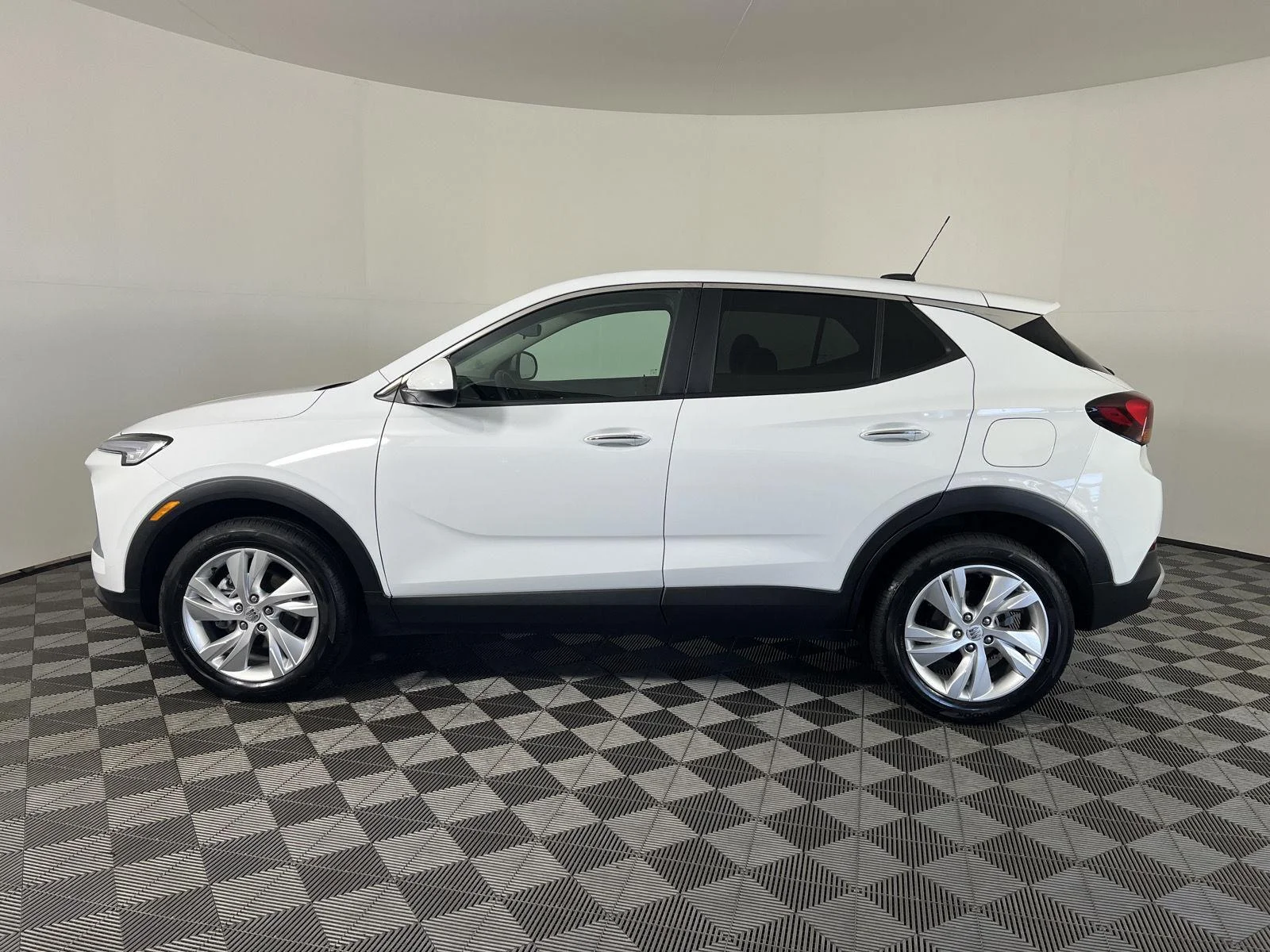 Used 2026 Summit White Buick Preferred image 26