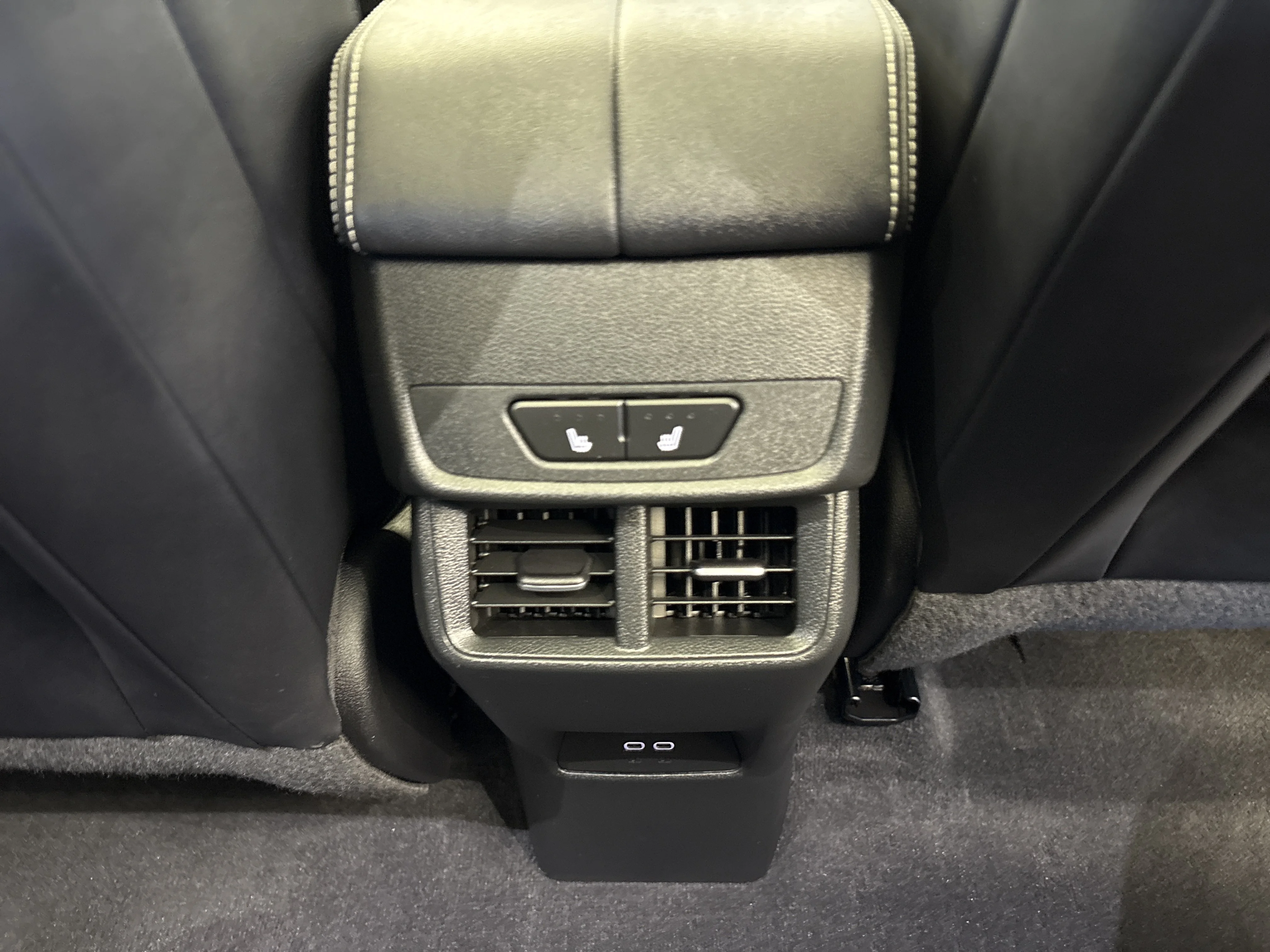 Used 2025 Riverstone Metallic GMC AWD Elevation image 28