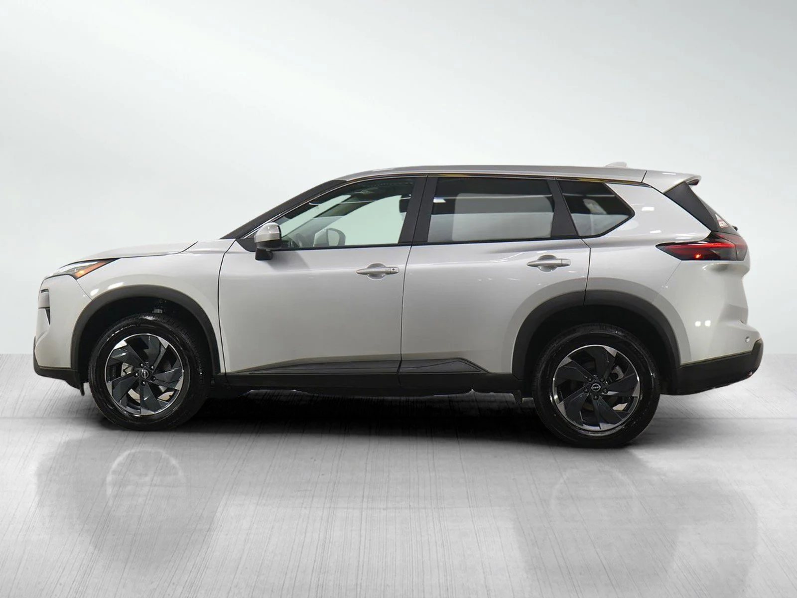 Used 2025 Nissan Rogue SV with VIN 5N1BT3BB1SC817491 for sale in Burnsville, Minnesota
