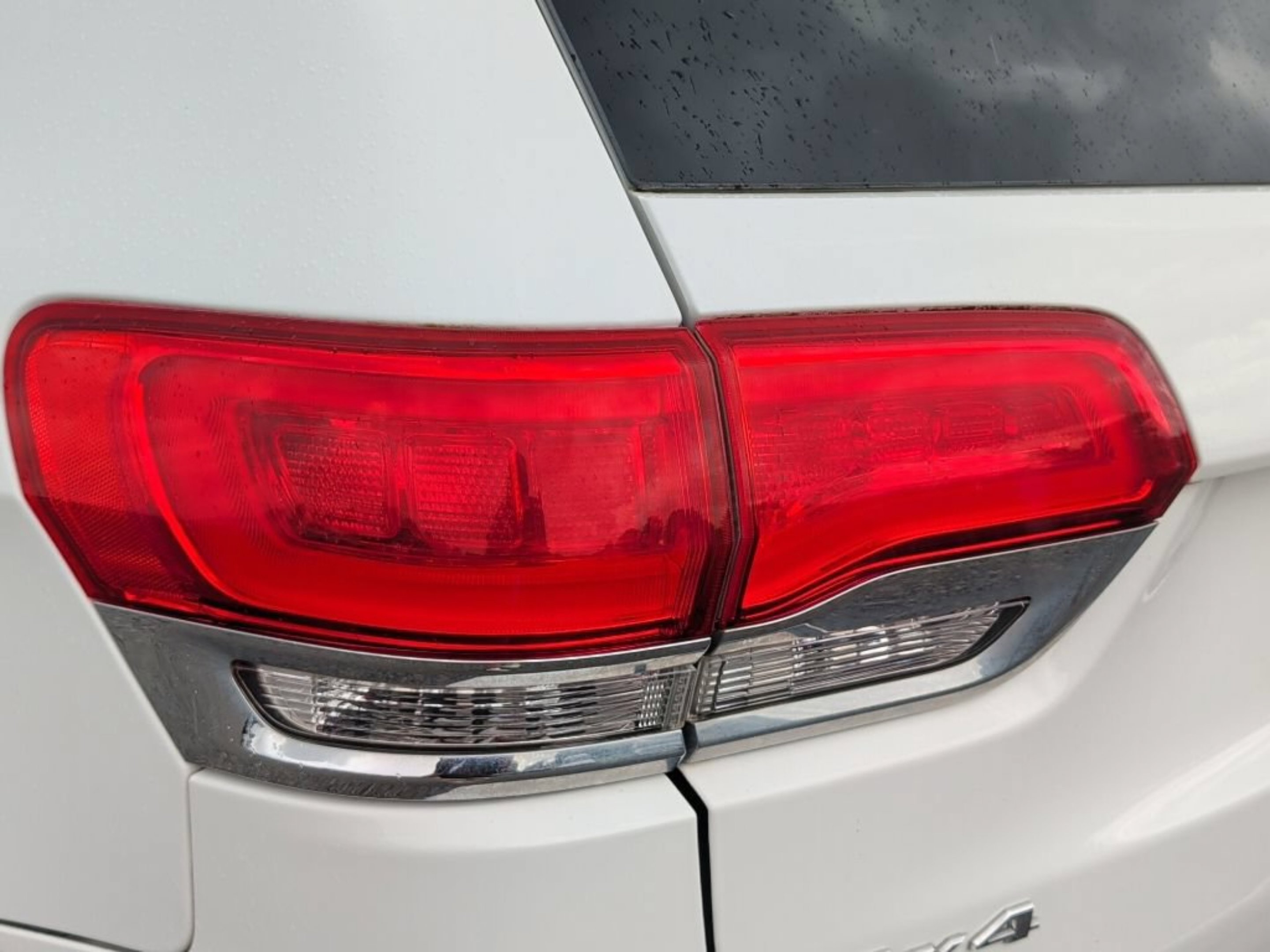 Used 2015 Bright White Clearcoat Jeep Limited image 13