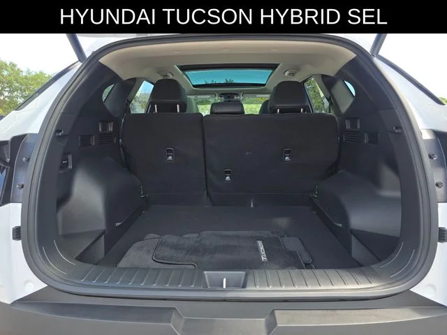 Used 2025 White Hyundai SEL Convenience image 15