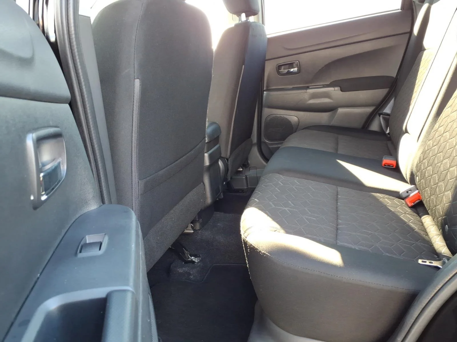 Used 2025 Labrador Black Pearl Mitsubishi ES image 4