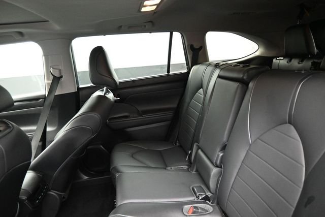 Used 2021 Black Toyota XLE image 16