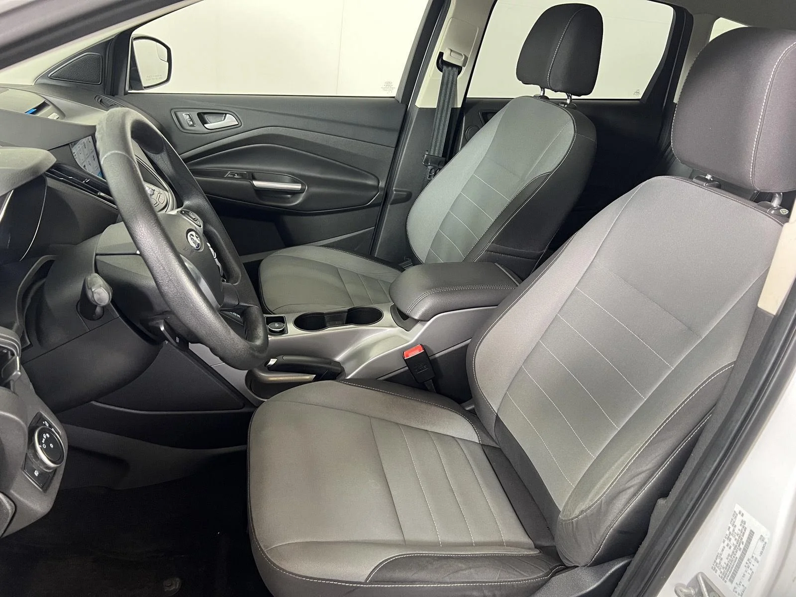Used 2016 Wh Ford SE image 7