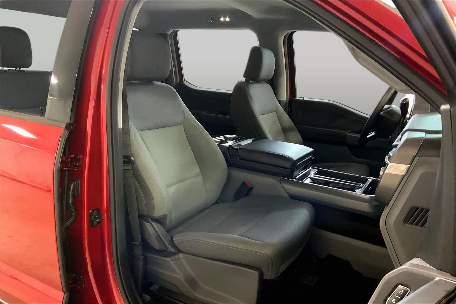 Used 2025 Rapid Red Metallic Tinted Clearcoat Ford XLT image 13