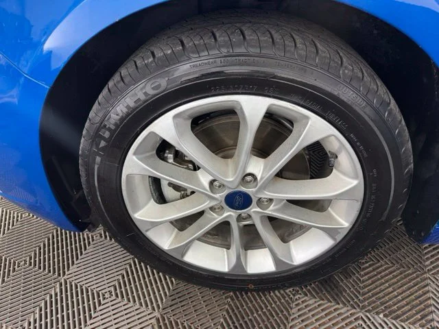Used 2019 Blue Ford SE image 18