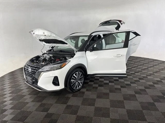 Used 2024 White Nissan SR image 10
