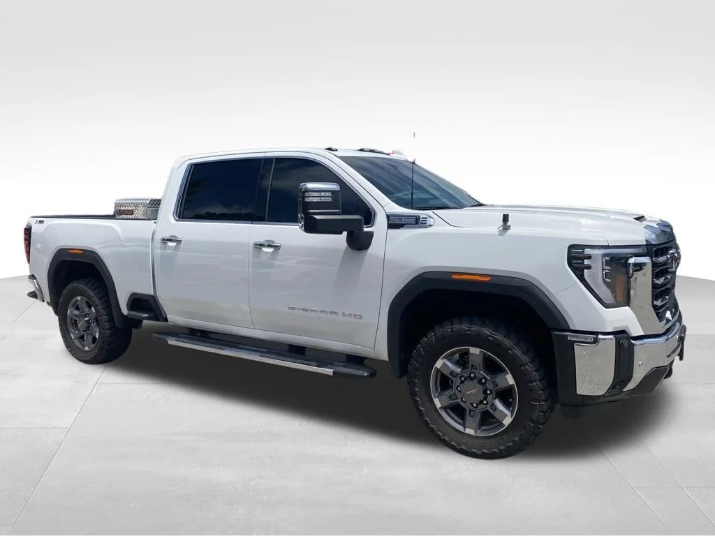 Used 2025 White GMC SLT image 32