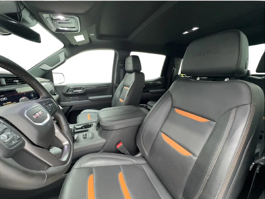 Used 2025 White GMC AT4 image 23