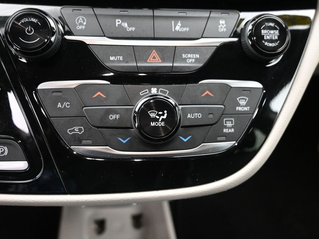 Used 2023 Black Chrysler Touring L image 19