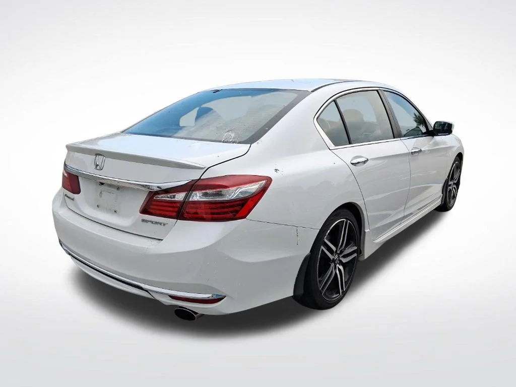 Used 2016  Honda Sport image 6
