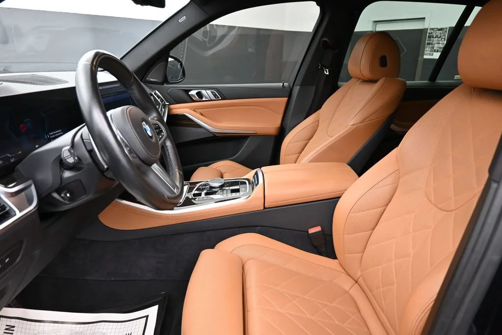 Used 2025 Black BMW xDrive40i image 10