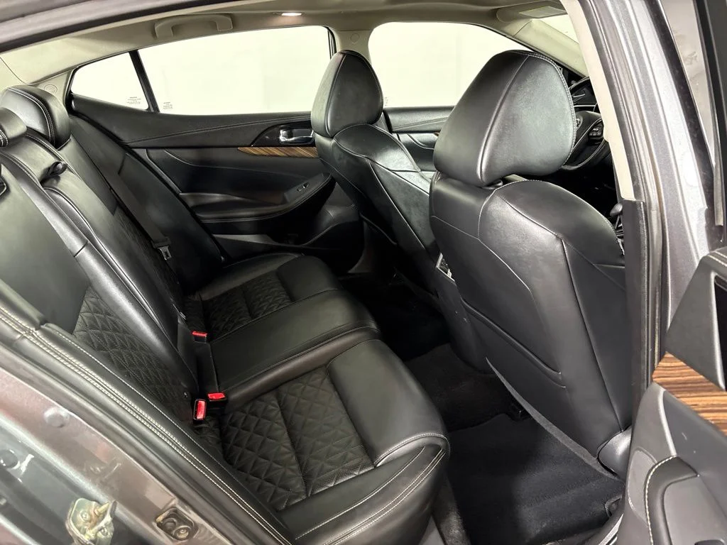 Used 2016 Gray Nissan Platinum image 19