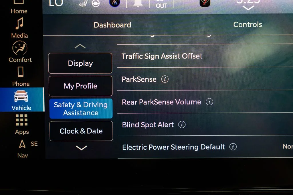 New 2026 Baltic Gray Metallic Clear-Coat Exterior Paint Jeep Limited image 20