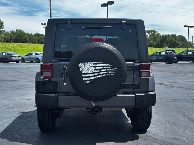 Used 2017 Gray Jeep Freedom Edition image 6