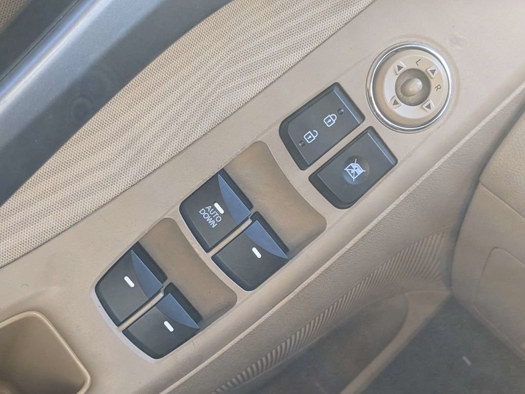 Used 2013 Brown Hyundai GLS image 24