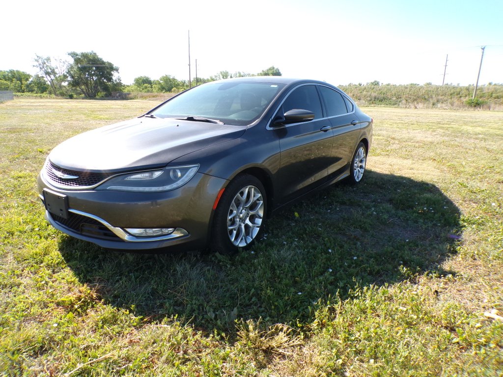 Used 2015 Granite Crystal Metallic Clearcoat Chrysler C image 8