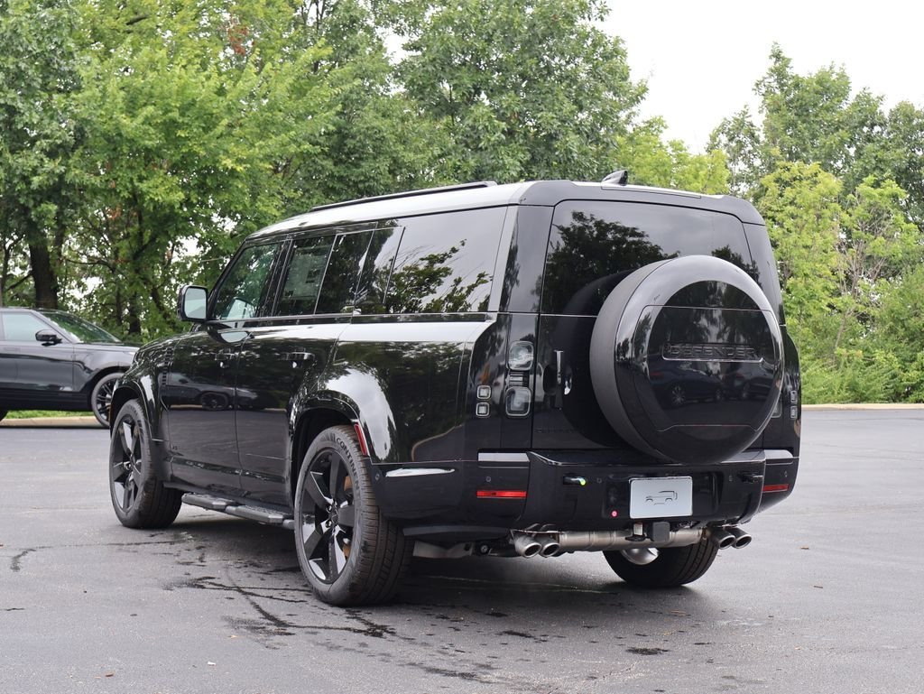 New 2026 Santorini Black Land Rover V8 image 5