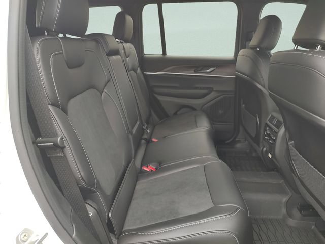New 2026 Bright White Clear-Coat Exterior Paint Jeep Altitude image 32