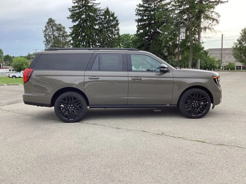 New 2026 Gray Ford Platinum image 8
