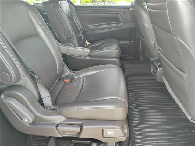 Used 2018 Silver Honda TOURING AUTO image 34
