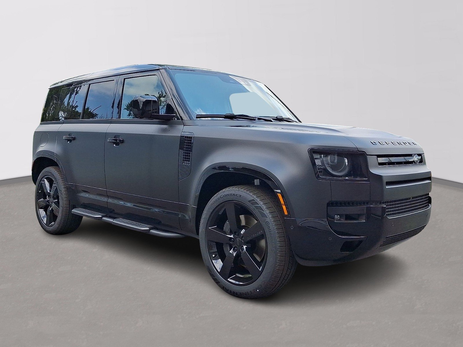 New 2026 Santorini Black Land Rover X-Dynamic SE image 2