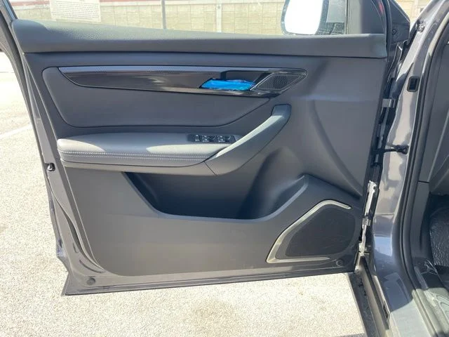 2025 VinFast VF 8 Eco - Photo 16