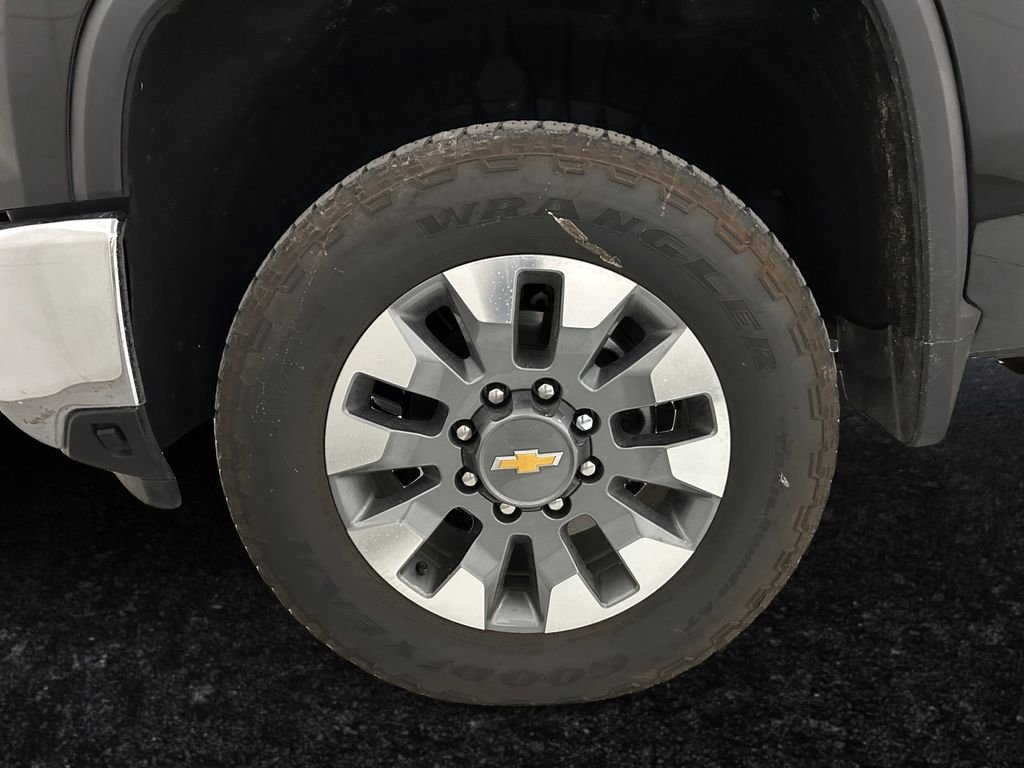 Used 2025 Black Chevrolet LT image 27