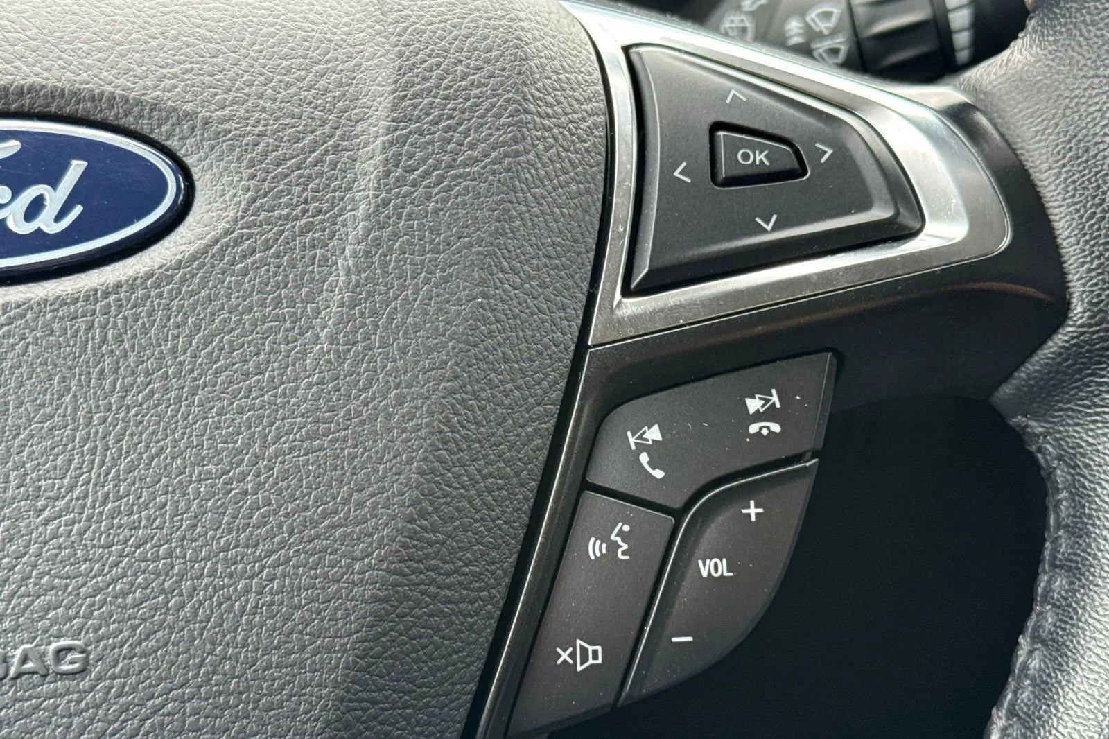 Used 2024 Iconic Silver Ford SEL image 27