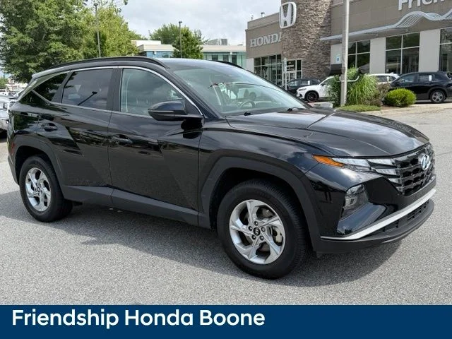 Used 2022 Black Hyundai SEL image 3