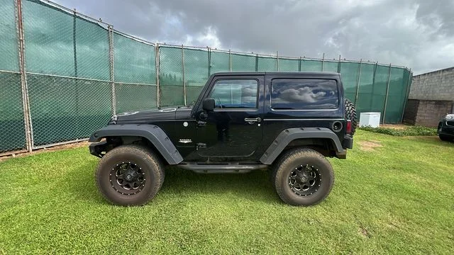 Used 2012 Black Jeep Sahara image 2