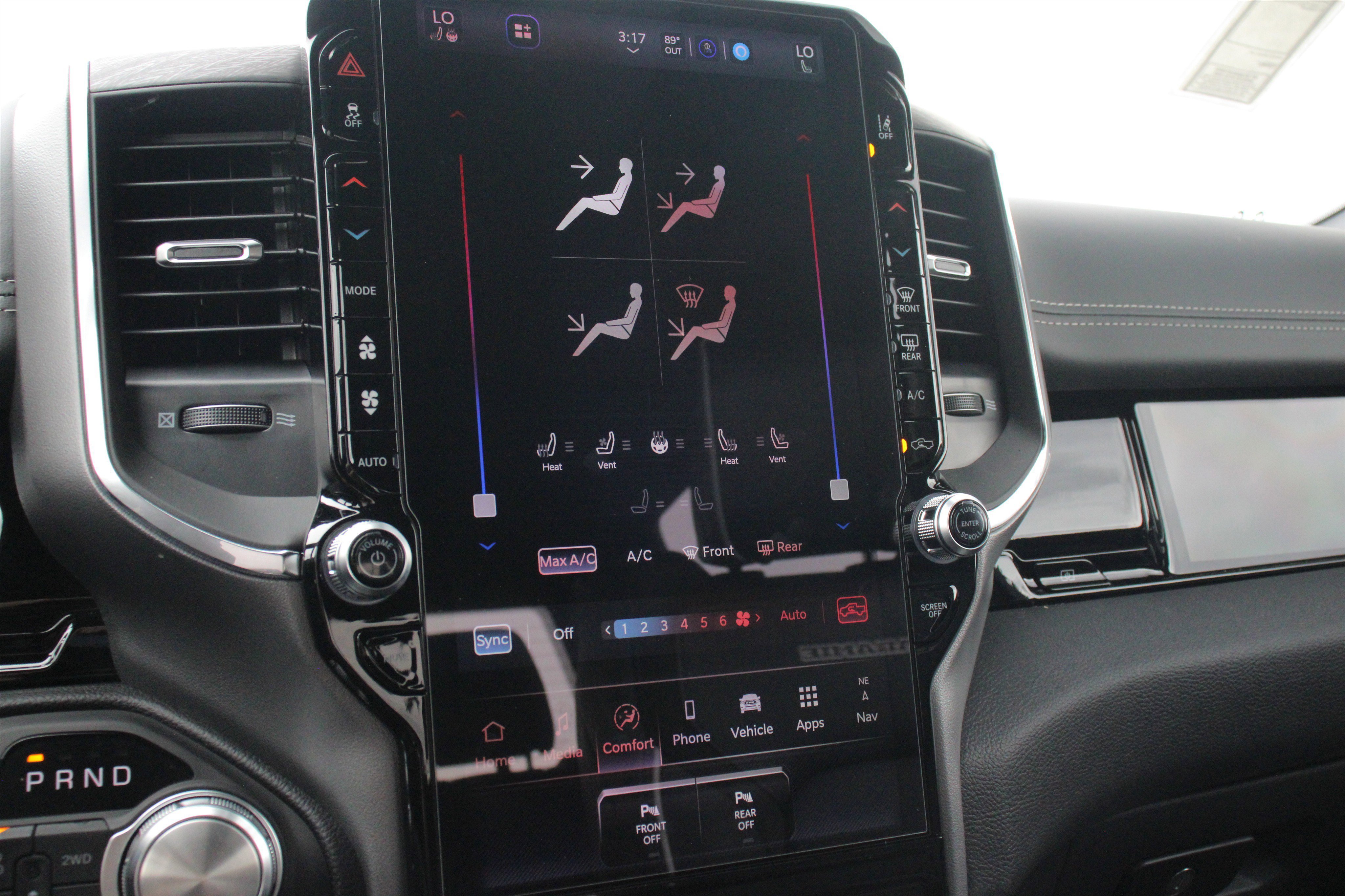 New 2026 Diamond Black Crystal Pearl-Coat Exterior Paint RAM Laramie image 15