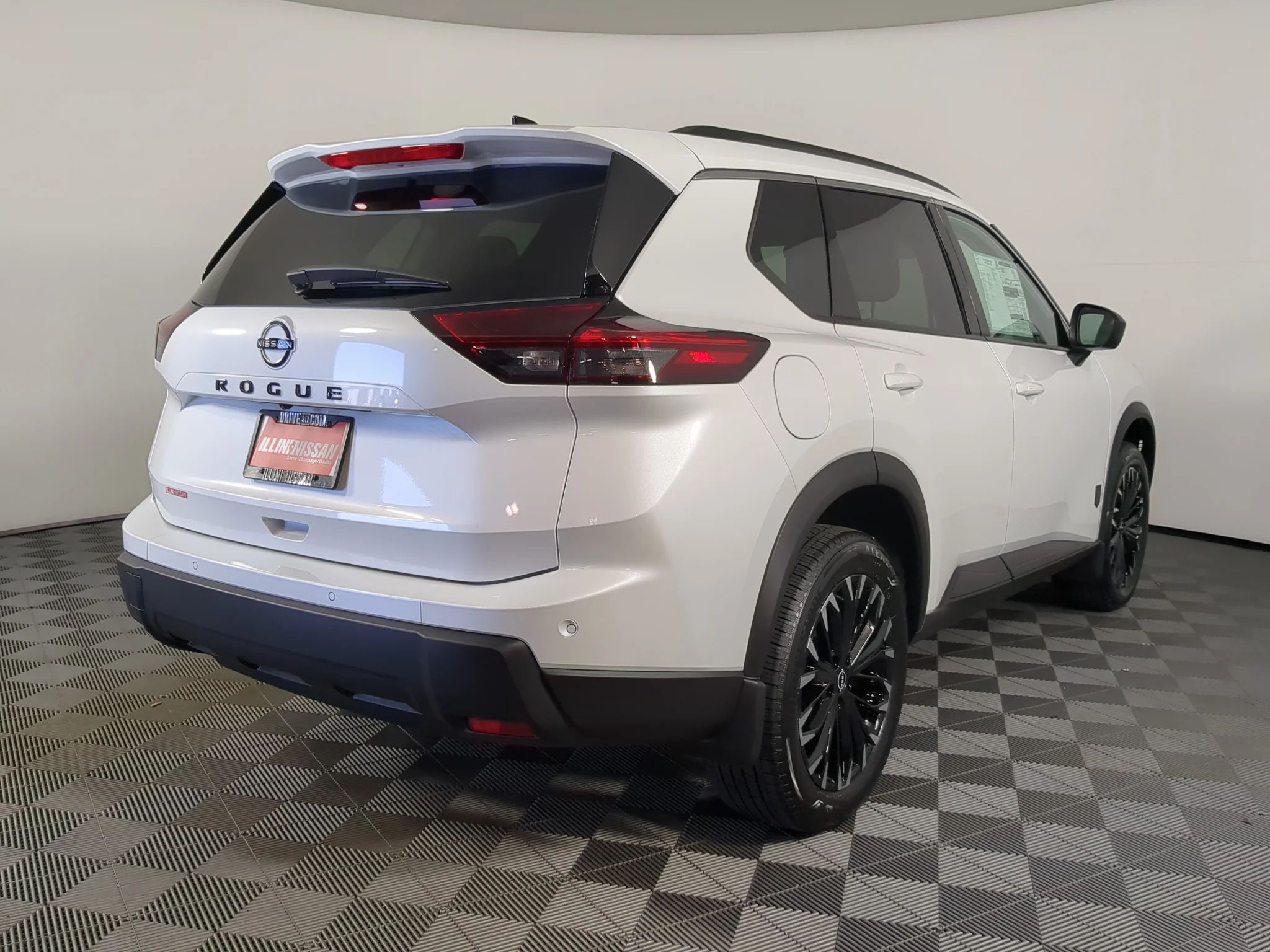 New 2027 Everest White Pearl Tricoat Nissan SV image 9