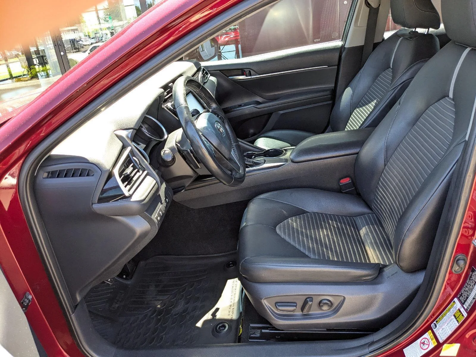 2018 Toyota Camry SE - Photo 16