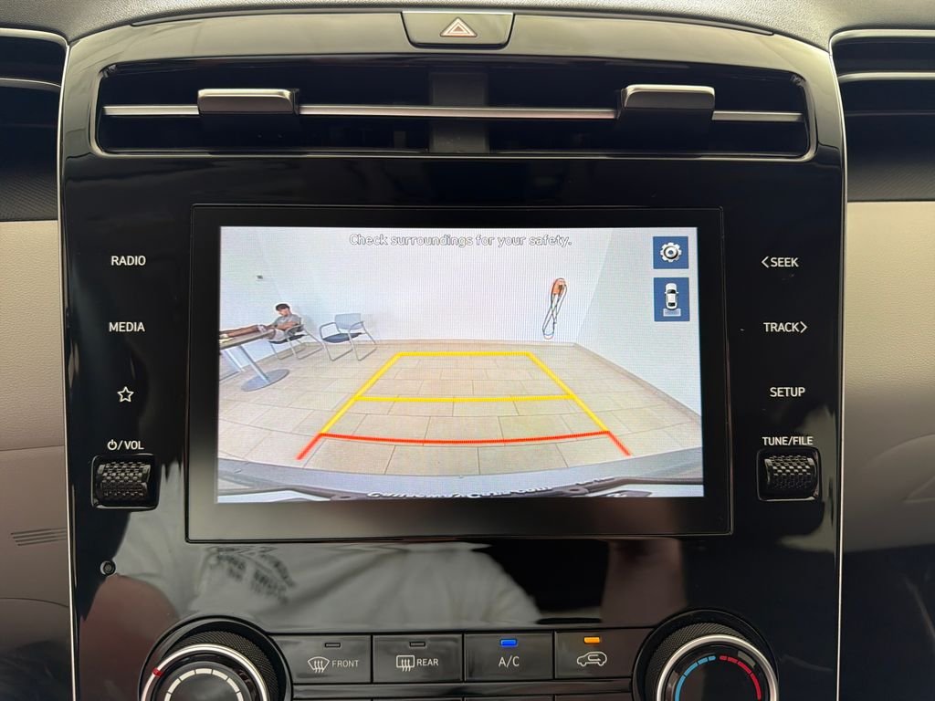 Used 2024 Shimmering Silver Hyundai SE image 19