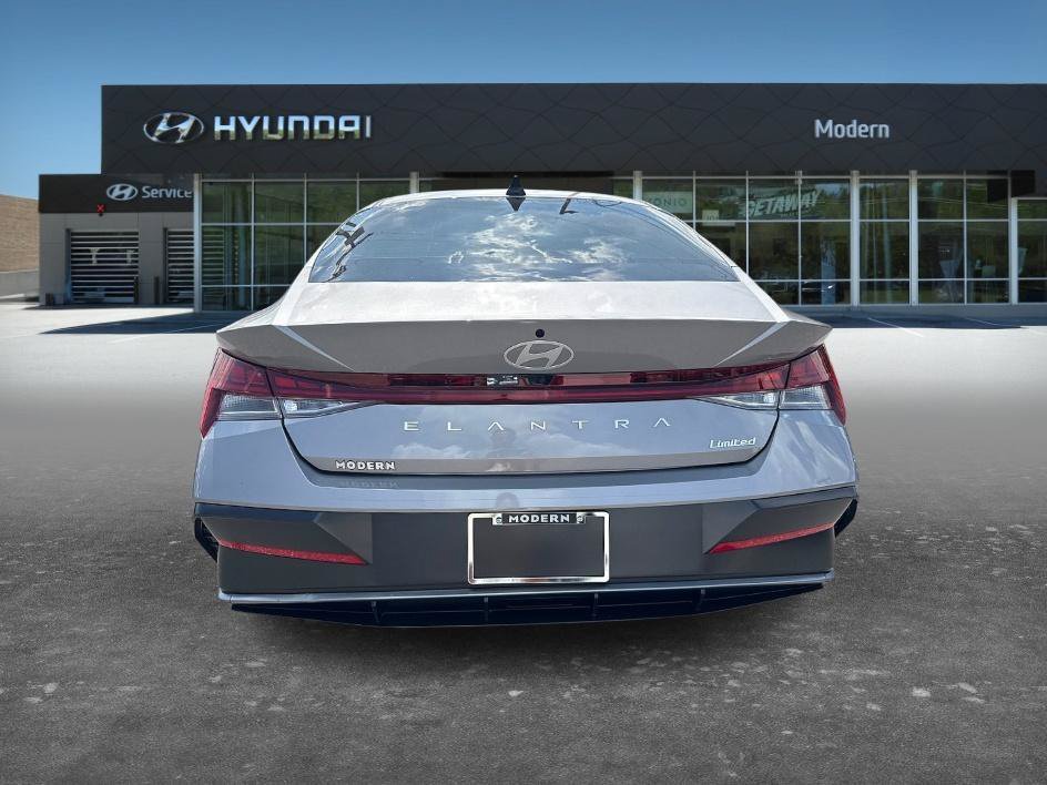 Used 2026 Fluid Metal Hyundai Limited image 6