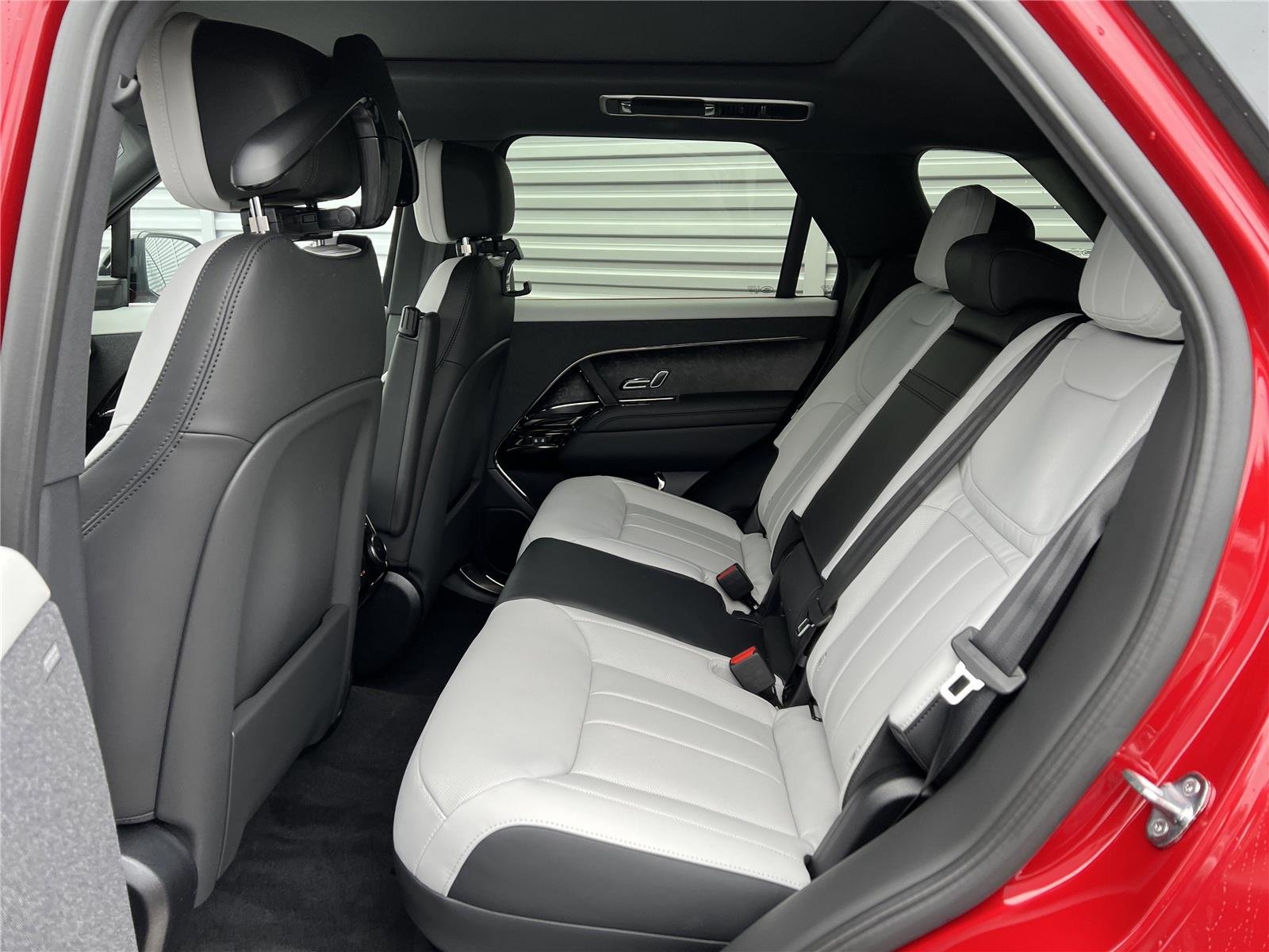 New 2026 Firenze Red Land Rover Dynamic SE image 8