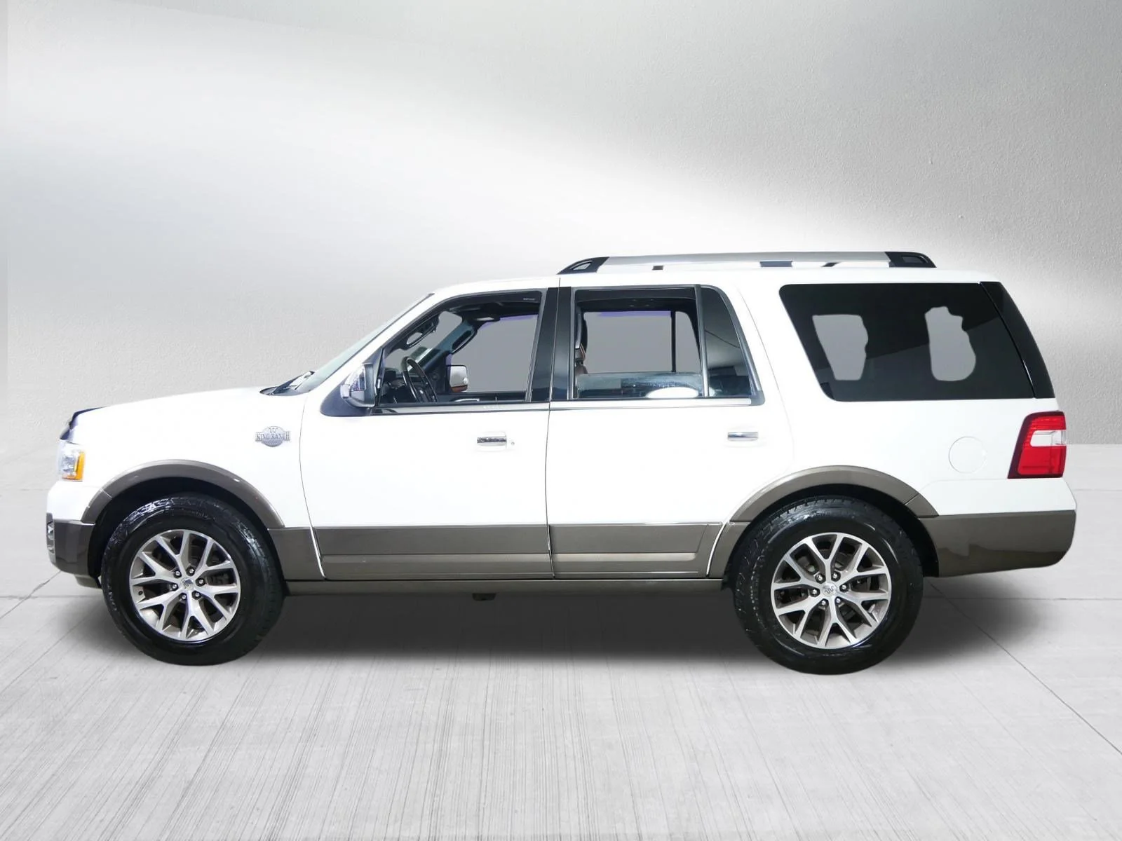 Used 2015 White Platinum Metallic Tri-Coat Ford King Ranch image 4