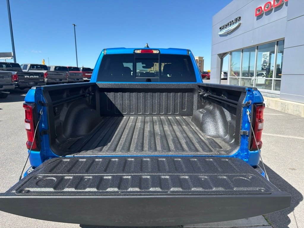 New 2026 Hydro Blue Pearl-Coat Exterior Paint RAM Big Horn/Lone Star image 7