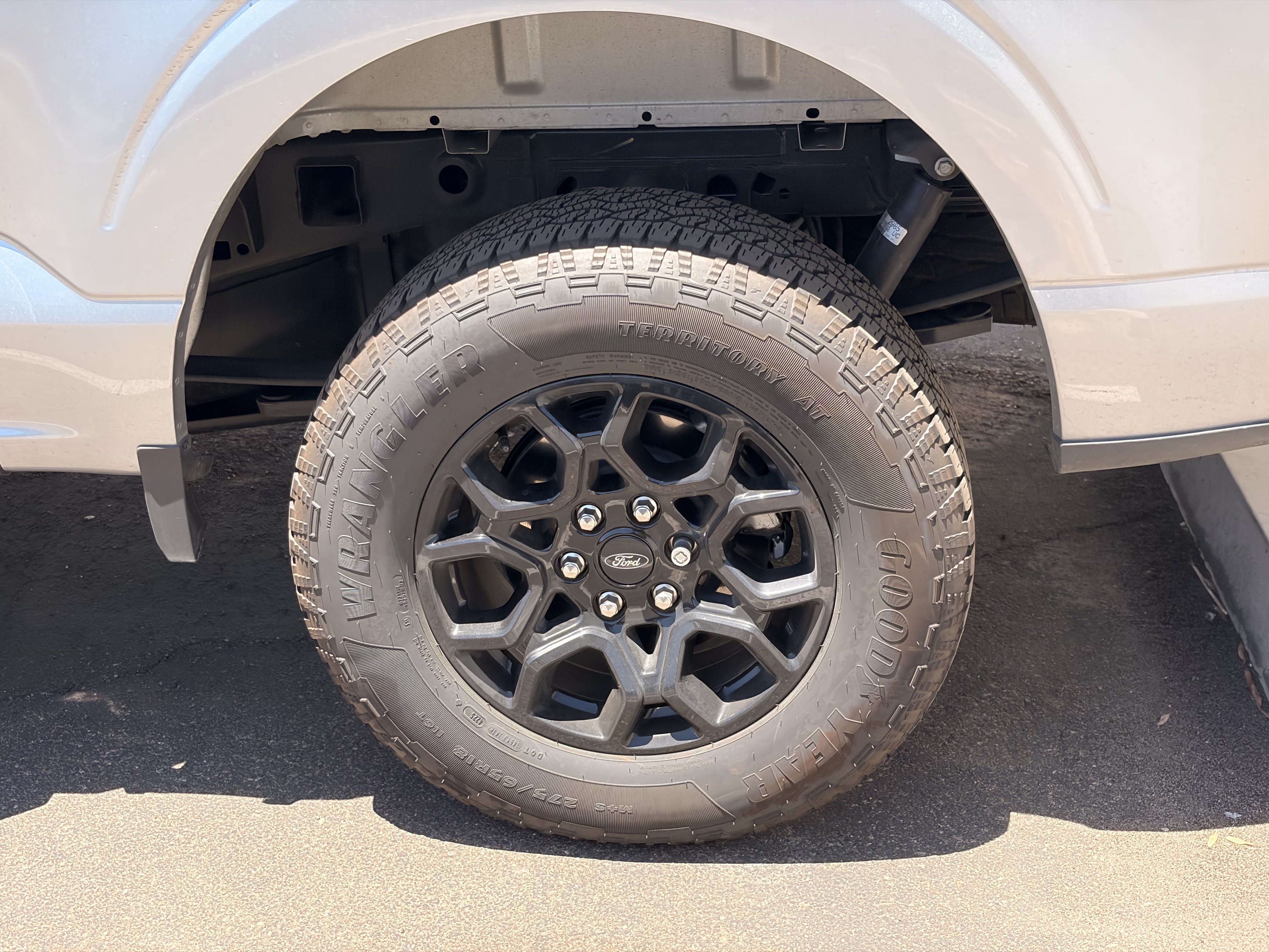 Used 2025 Silver Metallic Ford XLT image 9
