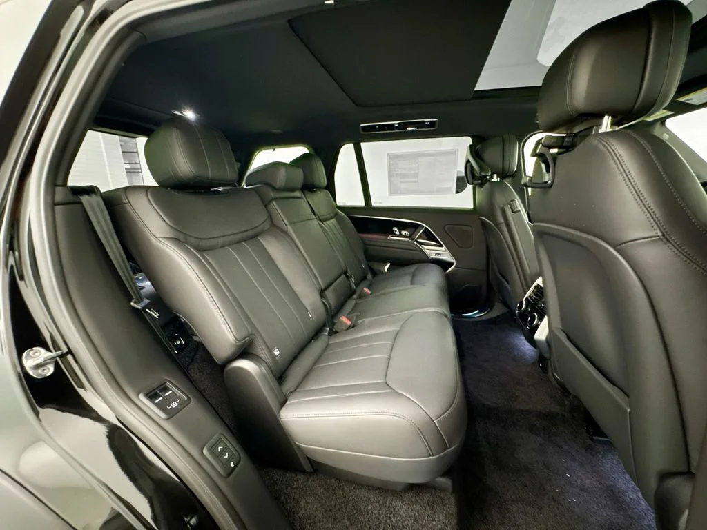 New 2026 Santorini Black Land Rover SE image 28