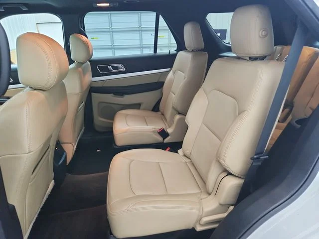 Used 2017 White Ford XLT image 34