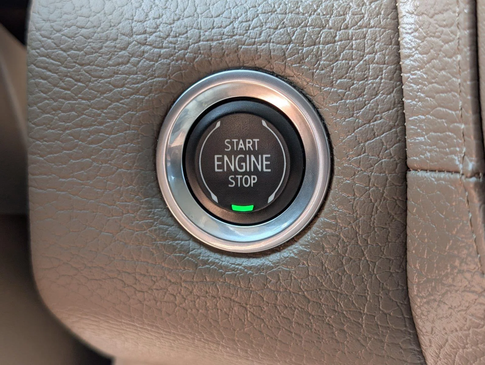 Used 2021 PEARL BEIGE METALLIC GMC Denali image 27