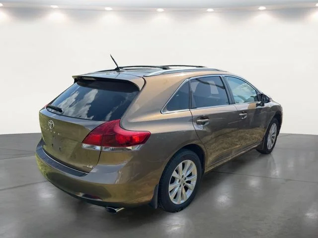 Used 2013 Gold Toyota LE image 15