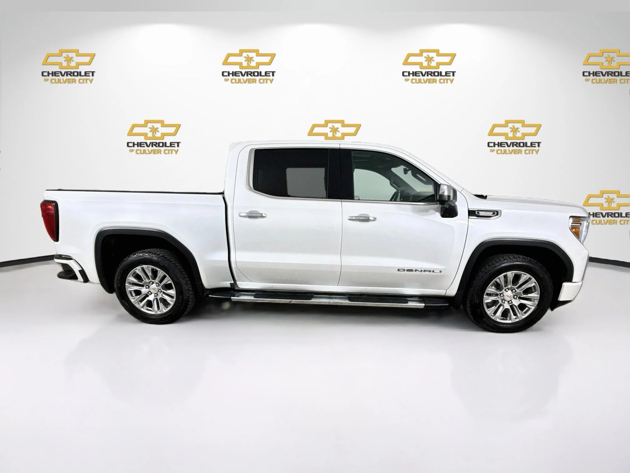 Used 2021 WHITE FROST TRICOAT GMC Denali image 9