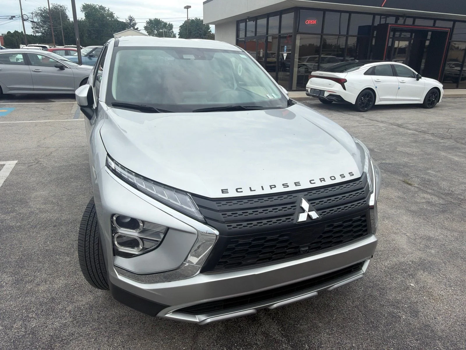 Used 2024 Silver Mitsubishi SE image 2