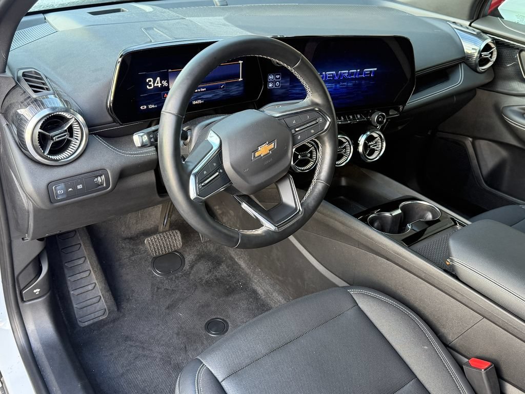 Used 2024 Summit White Chevrolet LT image 25
