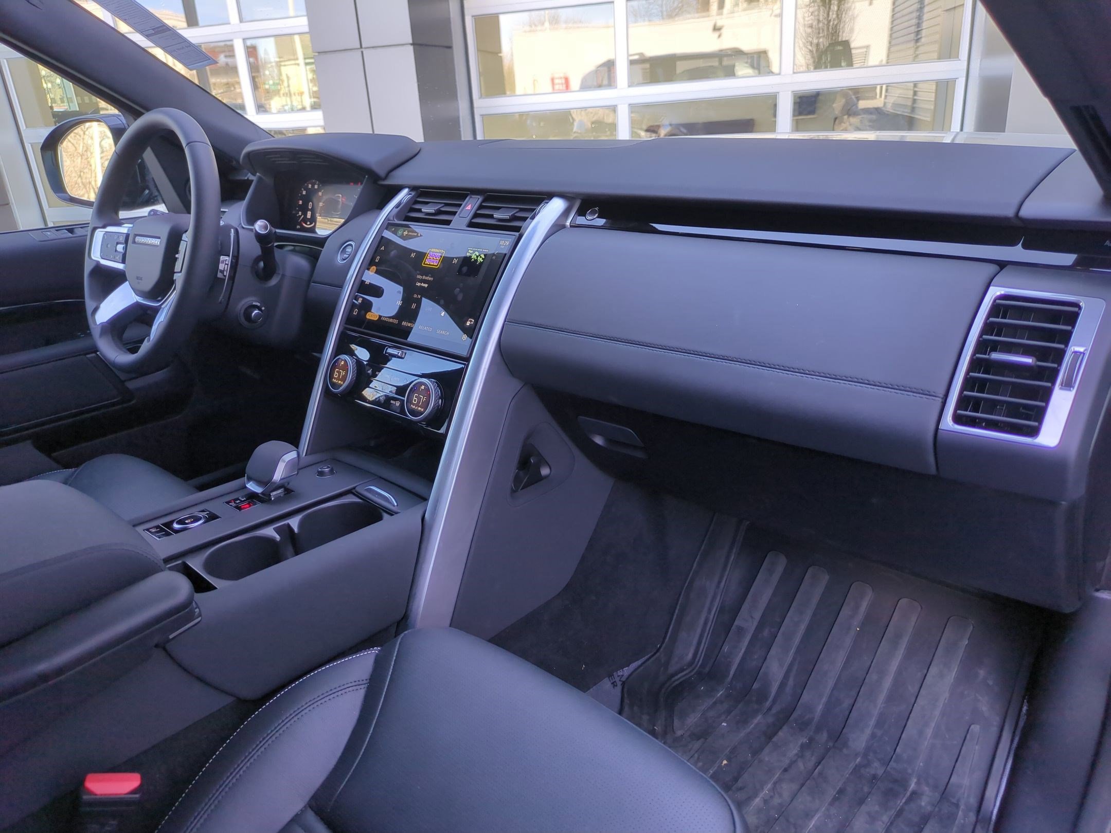 Used 2025 Santorini Black Metallic Land Rover S image 28